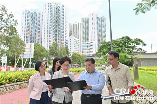 M6米乐 MILE香港特区行政长官林郑月娥视察公众街市和警务设施(图3)