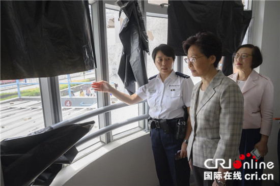 M6米乐 MILE香港特区行政长官林郑月娥视察公众街市和警务设施(图2)